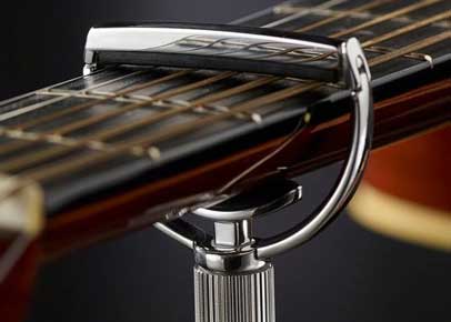 Yoke style capo