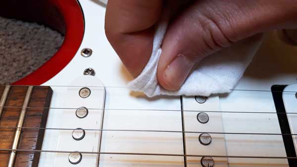 Clean guitar string 1