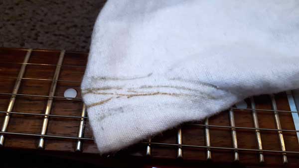 How to Clean Guitar Strings Step by Step with Tips Guitar Gear