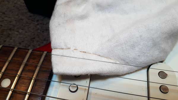 Wd40 on shop guitar strings