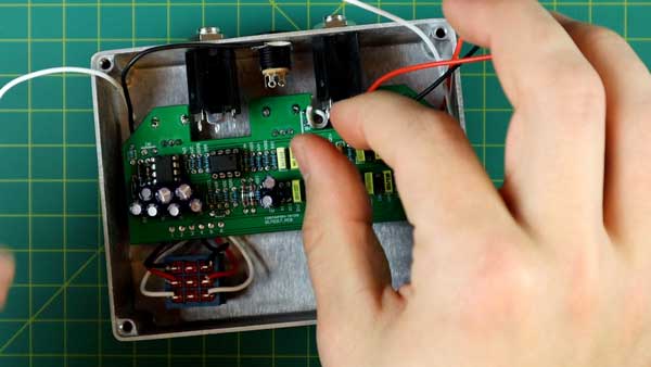 Building guitar pedal from a kit