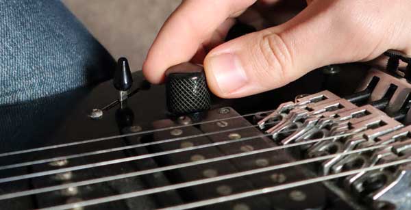 How to Test a Guitar Before Buying Checklist Guide Guitar