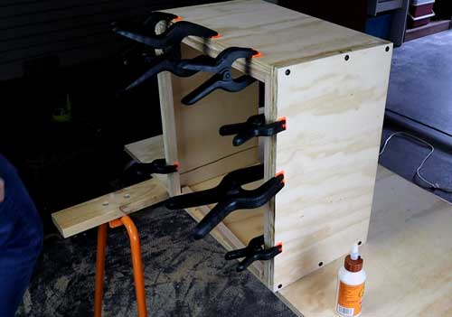 Clamping guitar cabinet