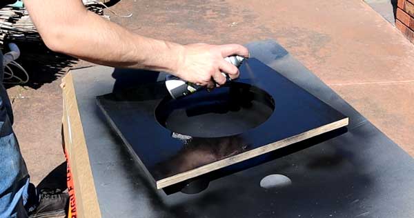 Paint guitar cabinet baffle