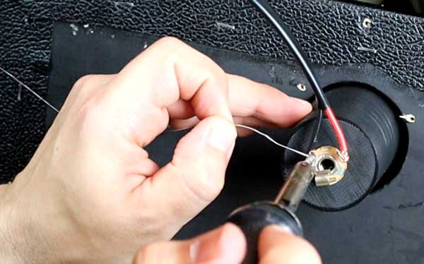 Soldering guitar cabinet wires